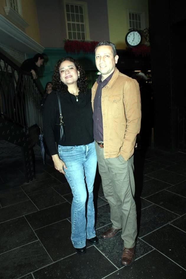 Gabriela Robledo y Javier Carrera