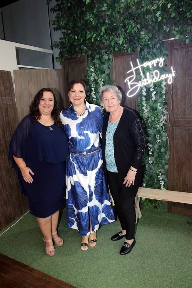 Aurora Villarreal, Brenda Villarreal y Gloria Treviño