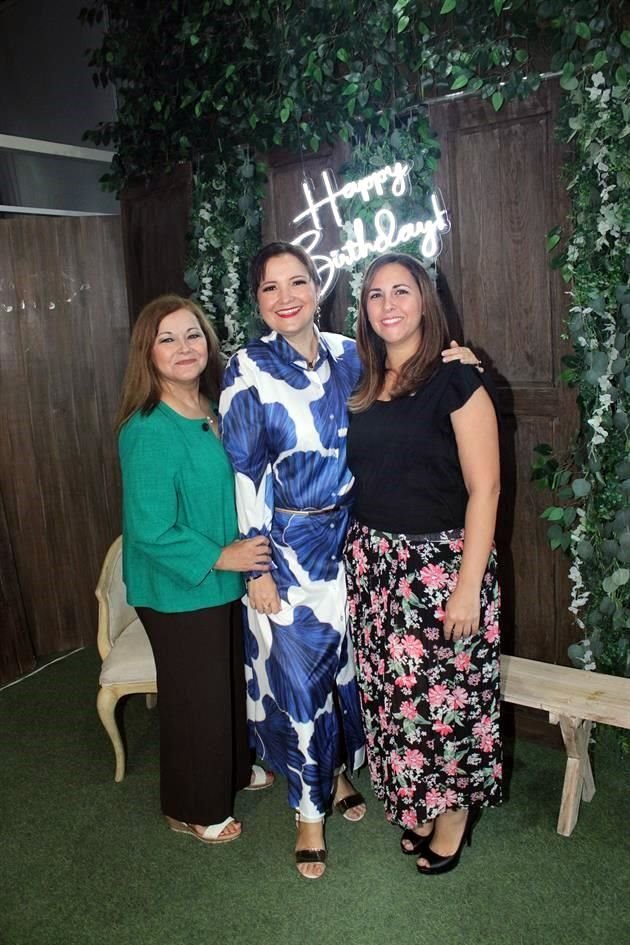 Enriqueta Escobedo, Brenda Villarreal y Karla Leal