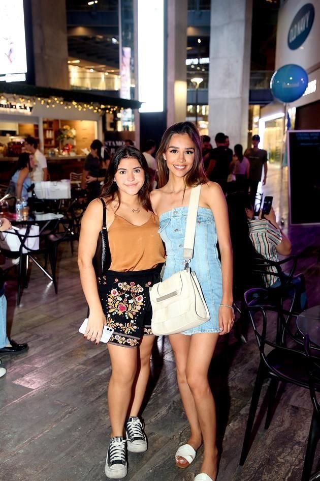 Penélope Muñoz y Camila Lans