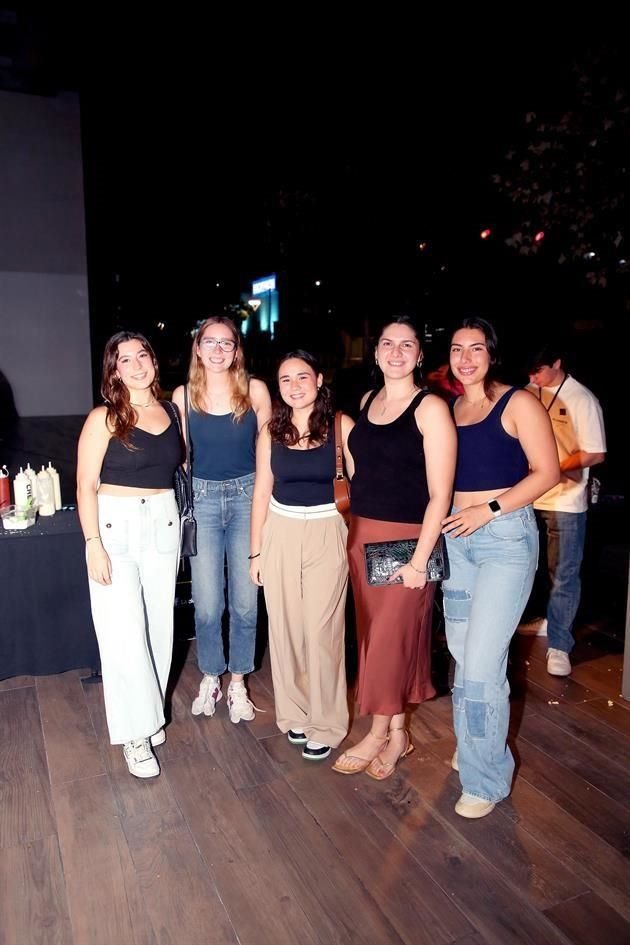 Eugenia Chávez, Camila de Soto, Carolina Ramírez, Daniela de la Garza y Paola Zambrano