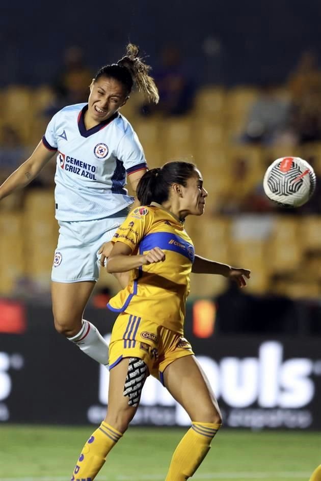 Más de las acciones del triunfo de Tigres Femenil 1-0 sobre Cruz Azul.