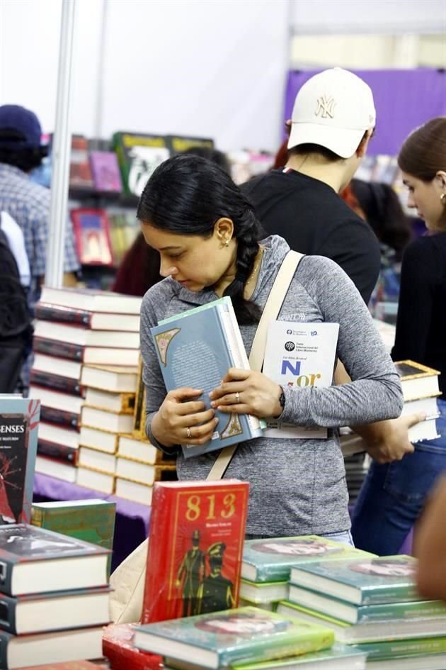 Miles de personas acudieron a Cintermex para disfrutar del último día de actividades de la Feria Internacional del Libro Monterrey 2023.