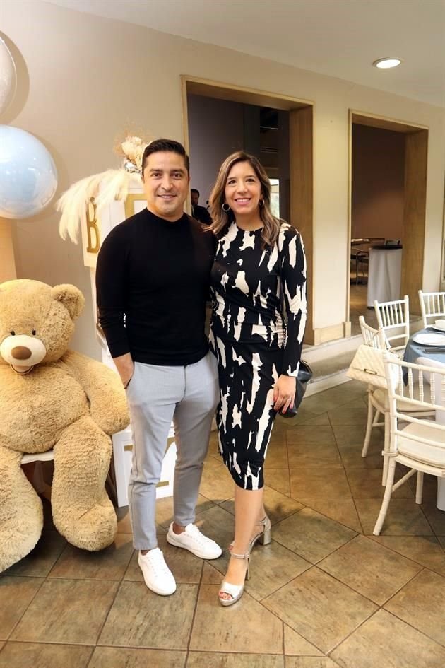 Juan Carlos Rosales y Gabriela Garza