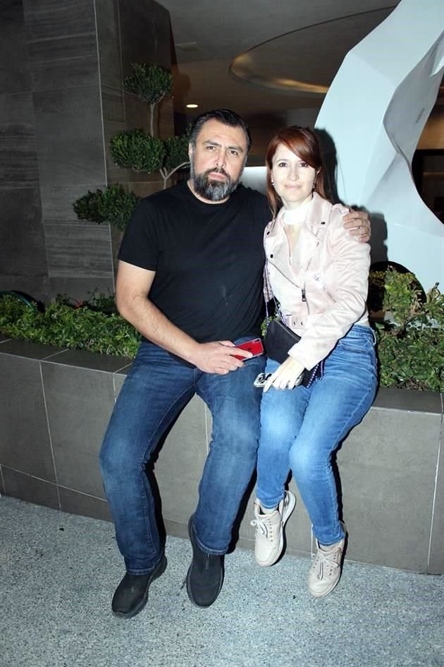 Daniel Verduzco y Jessica Escobedo