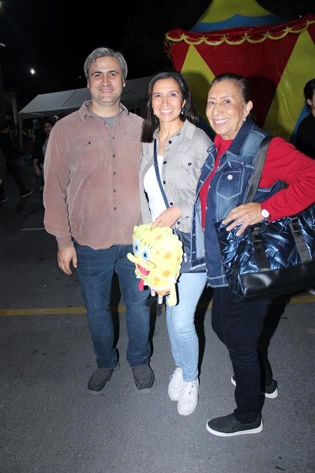 Leonardo Baker, Brenda Olvera y María Guadalupe Ruiz