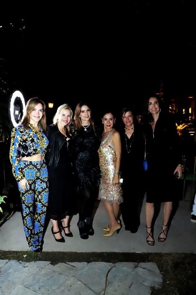 Delfy Carrillo, Laura González, la festejada, Maricela González, Rebe Lobeira e Itziar Iribarren de Morales