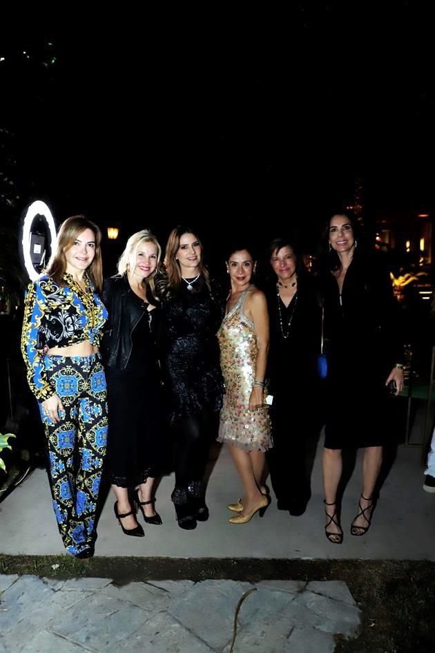 Delfy Carrillo, Laura González, la festejada, Maricela González, Rebe Lobeira e Itziar Iribarren de Morales