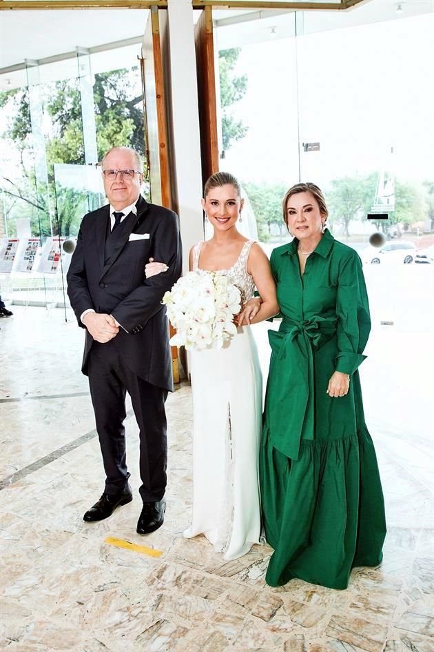 Álvaro Padilla Silva, la novia y Maru González de Padilla