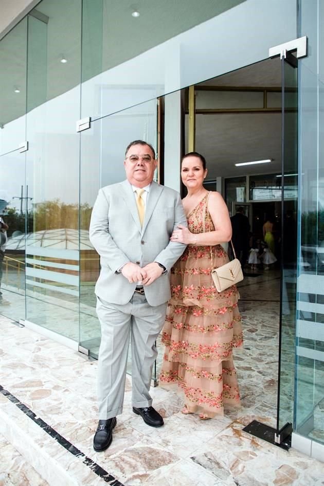 Ricardo González y Cristina Guajardo de González