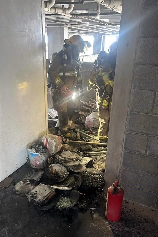 El incendio fue reportado a las 13:00 horas en el edificio Arena, ubicado en la Avenida Madero y Prolongación Reforma.