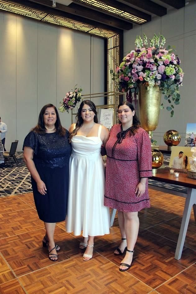 Irasema García de Moya, Melissa Moya y Clarissa Moya García