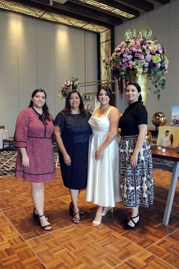 Clarissa Moya García, Irasema García de Moya, Melissa Moya y Aide Gutiérrez