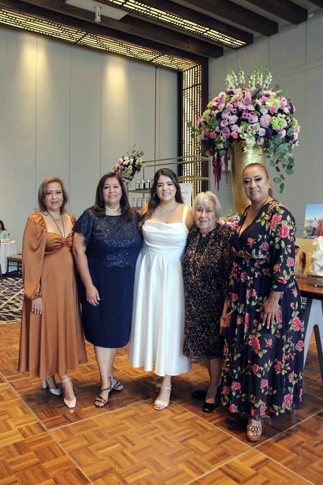 María Mercedes García, Irasema García de Moya, Melissa Moya, Rosa María Vela y Lorena García