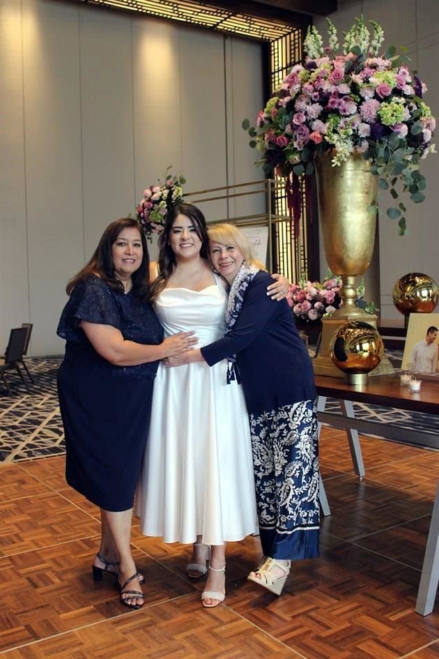 Irasema García de Moya, Melissa Moya y Eva Alicia de Robles