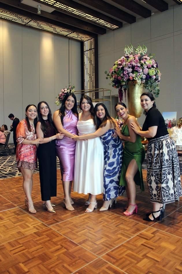 Myrna Peña, Karla Halbert, Tania Cavazos, La Novia, Cinthya Wong, Magaly Espinosa y Aide Gutiérrez