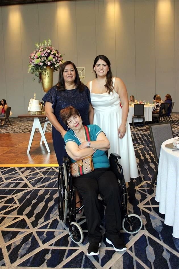 Irasema García de Moya, Nancy Moya de Pérez y Melissa Moya