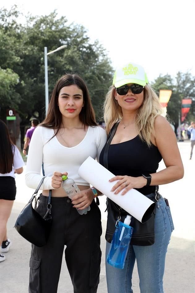Valentina Garza y Diana Acuña 