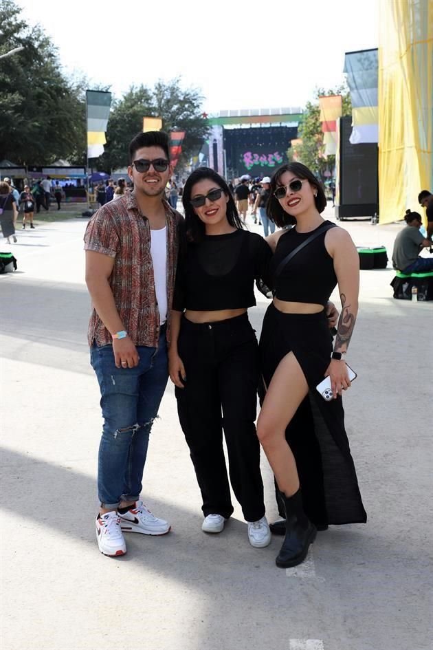 Gustavo Villanueva, Fernanda Sojo y Denisse Sojo