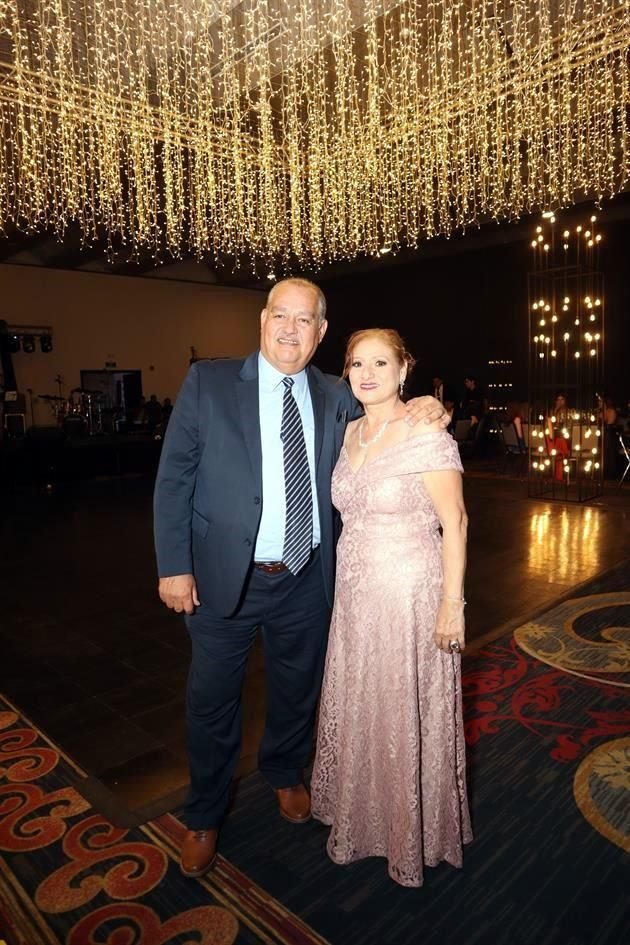 Francisco Gilberto Saldívar y Consuelo Palomares