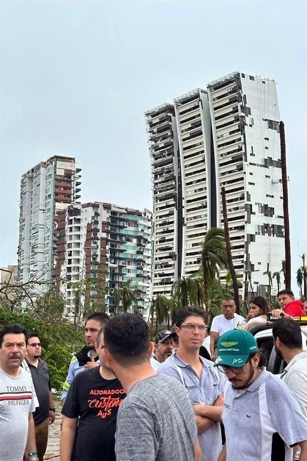 Daños en edificios de la Costera Las Palmas, en Acapulco Diamante.