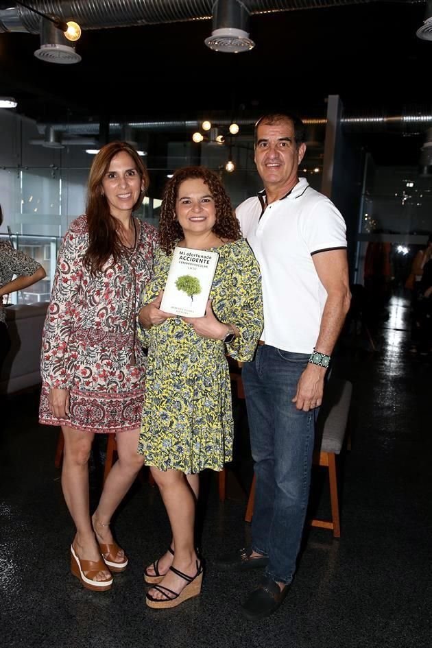 Nina Villarreal Aguilera, Berenice Flores Aguilera y Roberto Castillo