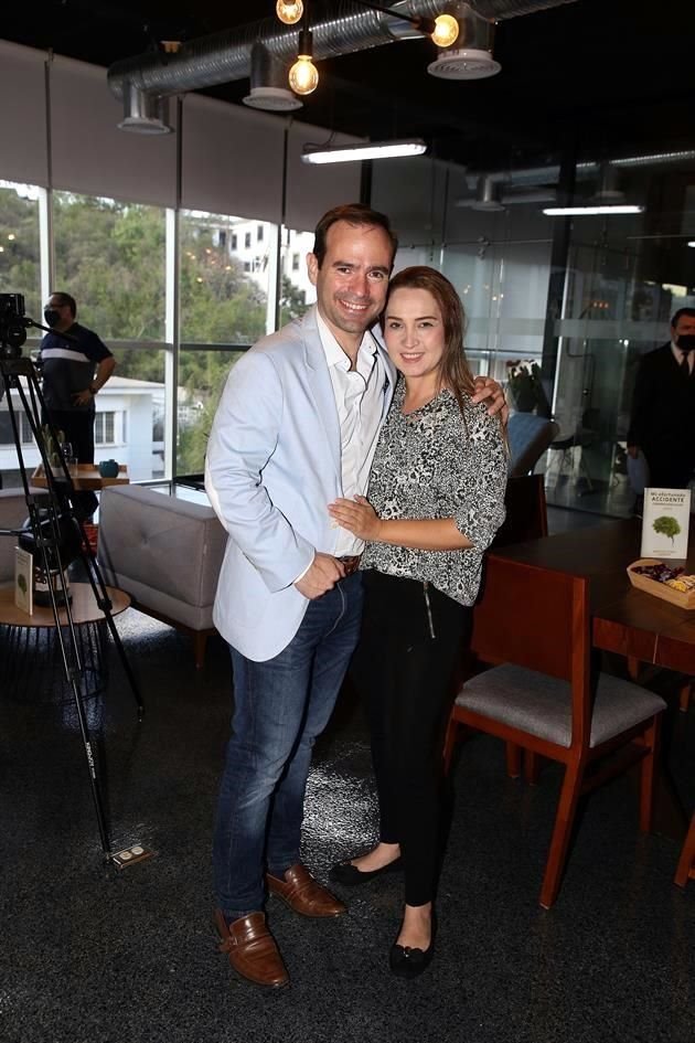 Alex Pérez y Maricela Reyes