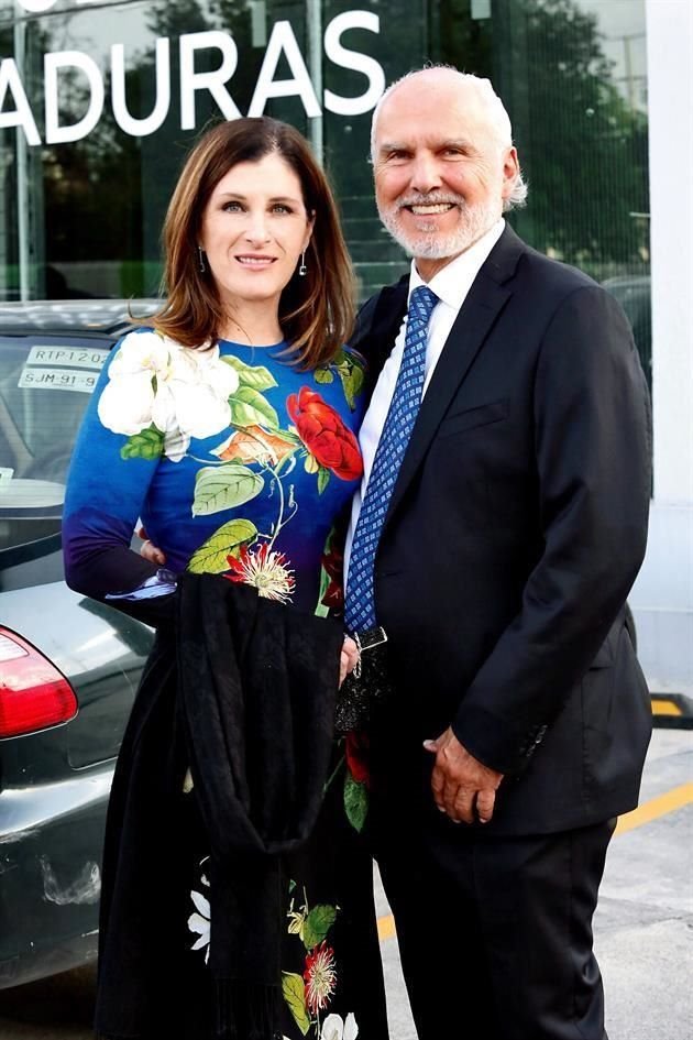 Cristina Sada de Zorrilla y Diego Zorrilla<br>