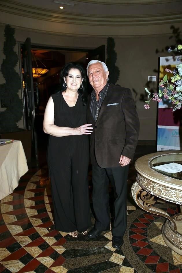 Diana Cantú de Muñoz y Gilberto Muñoz
