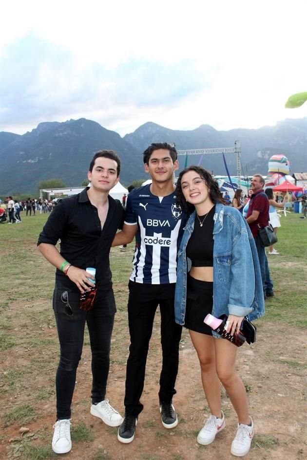 Diego Farfán, Andres Luna y Daniela Guzmán