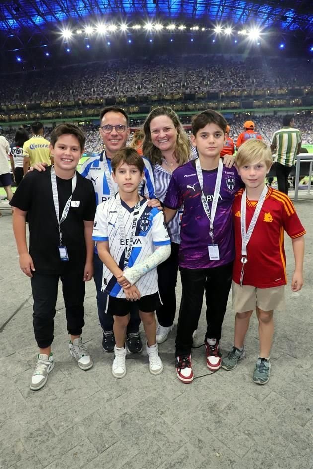 Bernardo Plancarte, Enrique García, Andrés Montemayor, Barbara Martínez de García, Gabriel García y Alfredo Martínez