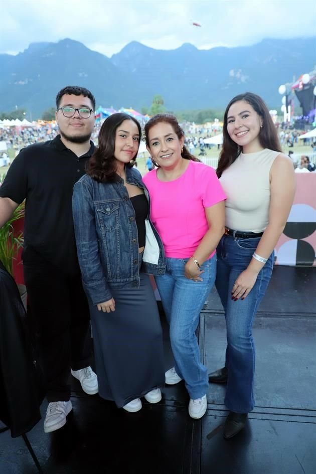 Sebastián García, Melissa Garza, Rocío Iracheta y Natalia Garza