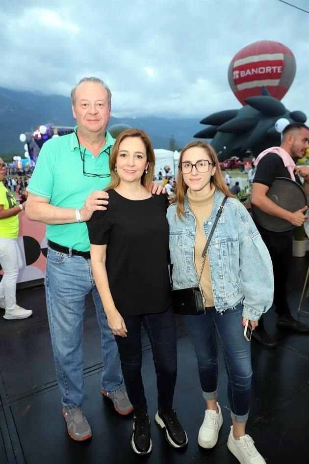 Luis David Ortiz, Mary Carmen Martínez de Ortiz y Ana Viesca