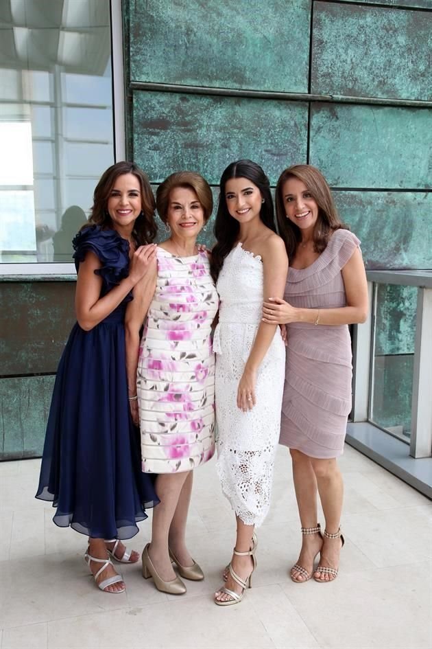 Mónica Ávila de Páez, Guillermina Robinson, Mariana Páez Ávila y Judith Ávila