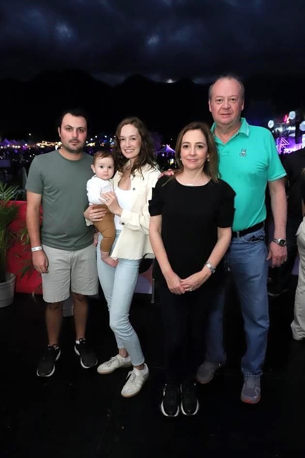 José Juan de los Santos, José de los Santos Ortiz, Mariel Ortiz de De los Santos, Mary Carmen Martínez de Ortiz y Luis David Ortiz