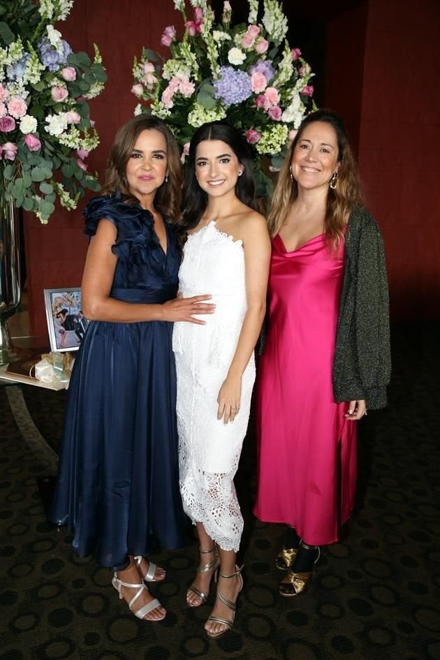 Mónica Ávila de Páez, Mariana Páez Ávila y Mayra González