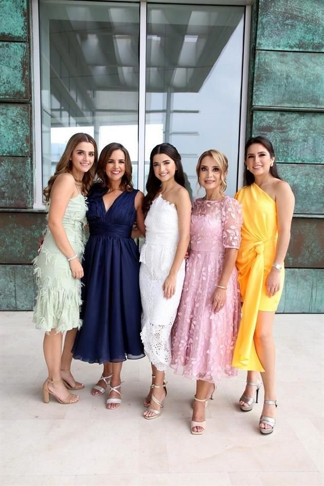 Fernanda Páez Ávila, Mónica Ávila de Páez, Mariana Páez Ávila, Mirta Perales de Ibarra y Valeria Ibarra Perales