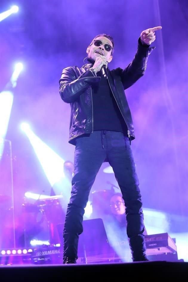 Marc Anthony ofreció anoche un concierto lleno de energía y ritmo con su 'Viviendo Tour' en el estadio de los Sultanes.