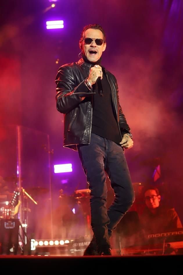 Marc Anthony ofreció anoche un concierto lleno de energía y ritmo con su 'Viviendo Tour' en el estadio de los Sultanes.