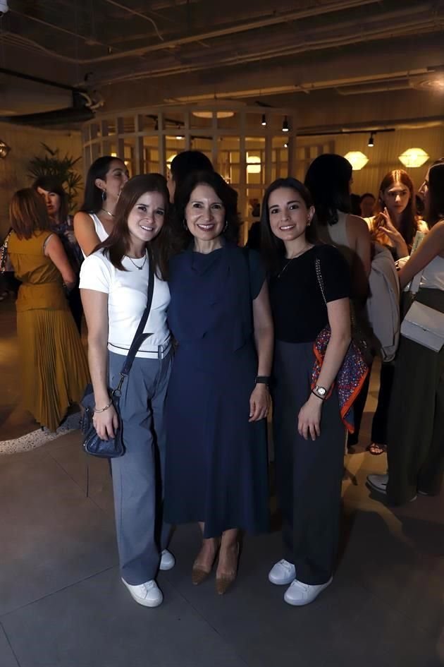 Paula Cruz, Evelisa Quiroz y Lucía Torres