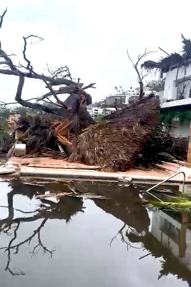 La fuerza del huracán destruyeó gran parte de la residencia 'Villa Amore'.