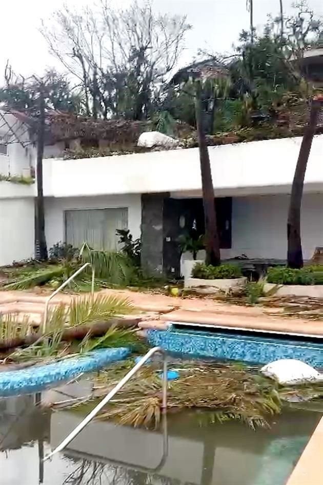 La fuerza del huracán destruyeó gran parte de la residencia 'Villa Amore'.