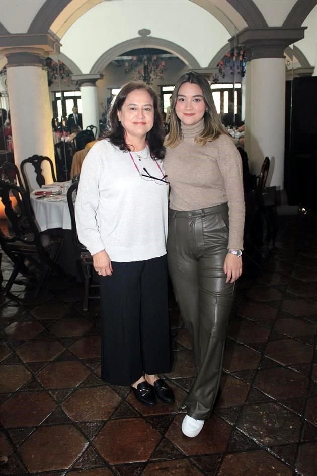 Reyna Esparza y Ana Laura Lara
