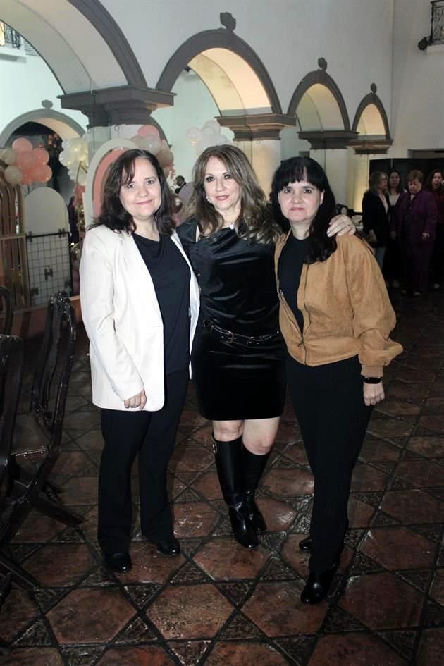 Sandra De la Fuente, Nancy García de Muñoz y Laura De la Fuente