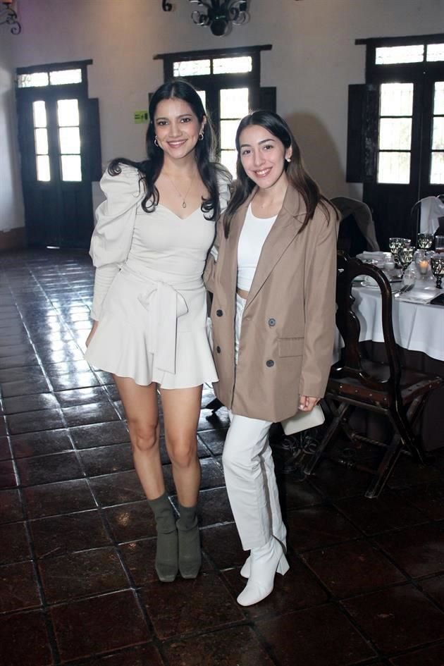 Ana Karen De la Rosa y Alexa Castillo