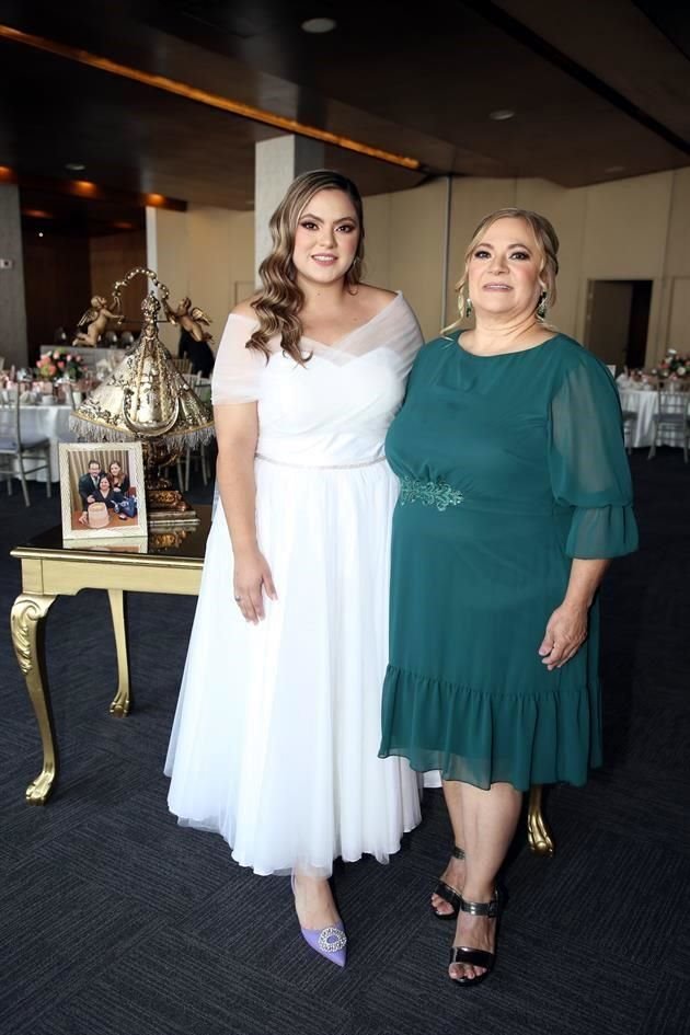 Ana Lucia González Saldaña y Blanca Saldaña de González