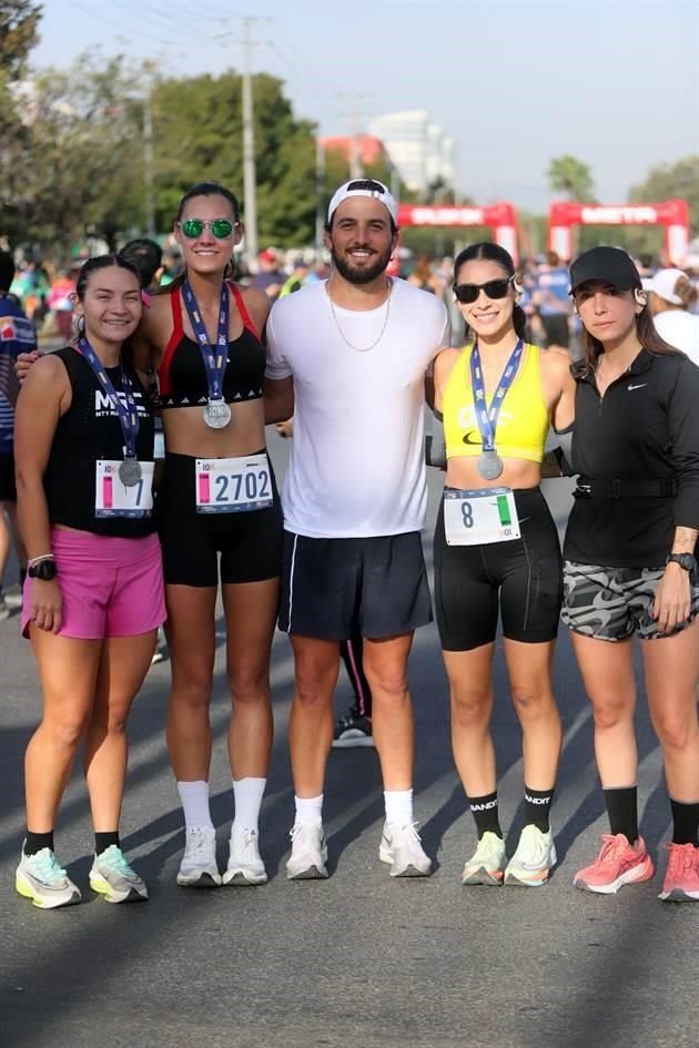 Monserrat Cervantes, María José Azcoitia, Keno Martell, María Emilia Martínez y Brenda Cantú