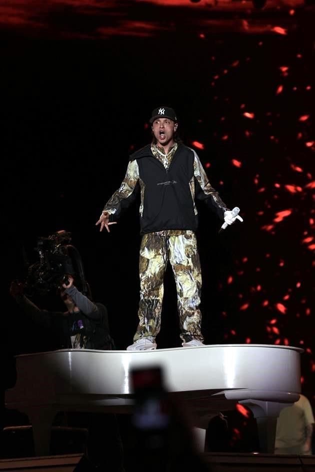 Peso Pluma emocionó a miles de fans que abarrotan su concierto en el estadio de los Sultanes.