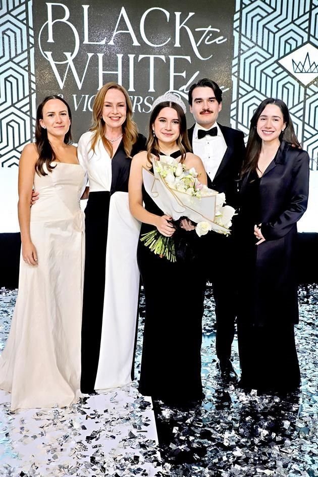 Luciana Flores Tassinari, Nora Tassinari de Rodríguez, LA NUEVA REYNA, Rodolfo Flores Tassinari y Lorenza Flores Tassinari