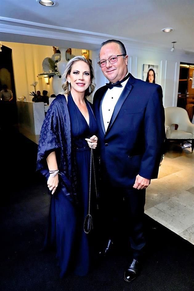 Adriana Nava de Karr y Jesús Karr